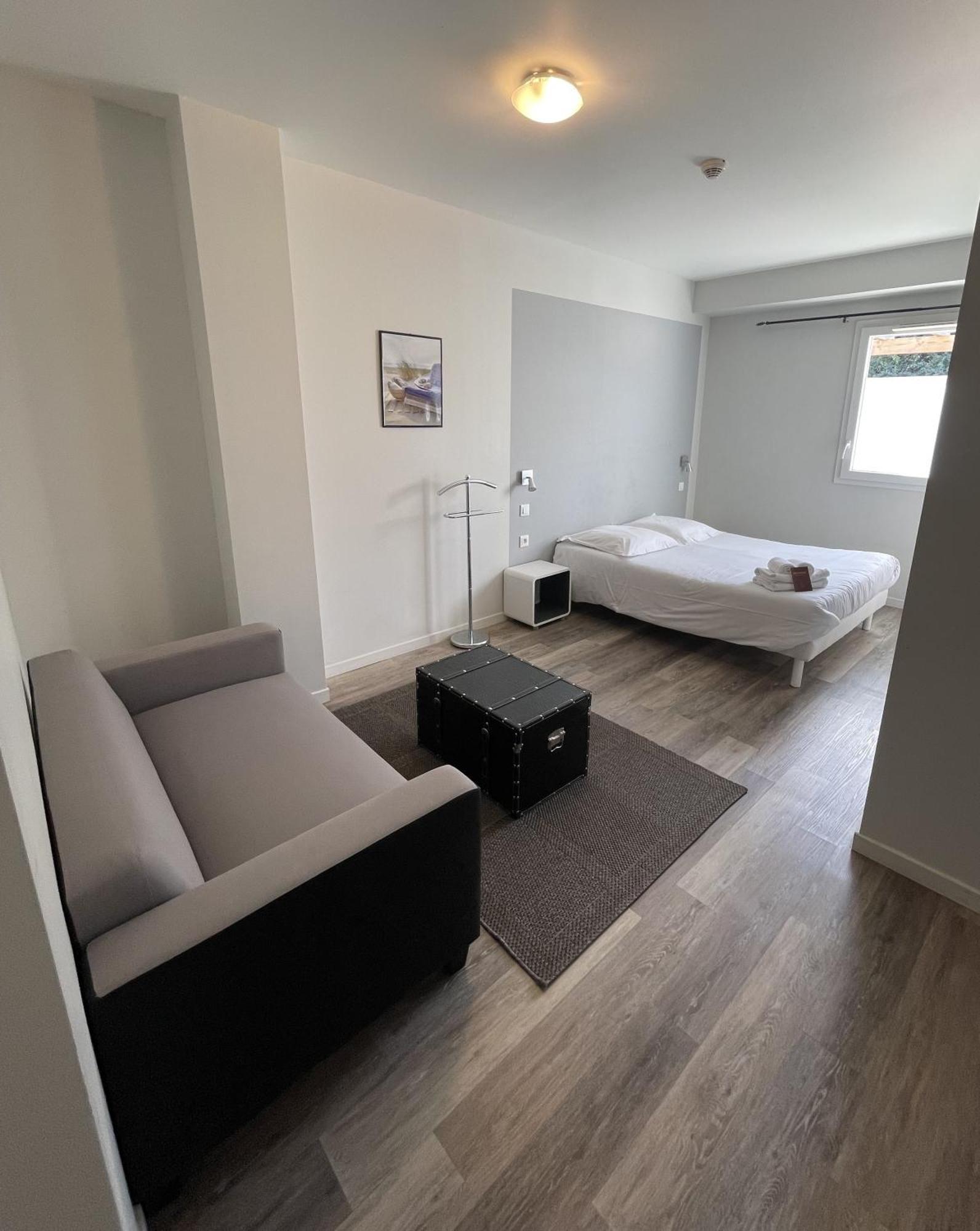 Hotel Nemo Aeroport De Pau - Kb Hotel Group Sauvagnon Экстерьер фото